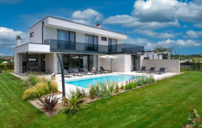 Beautiful Villa Celi with pool in Fazana